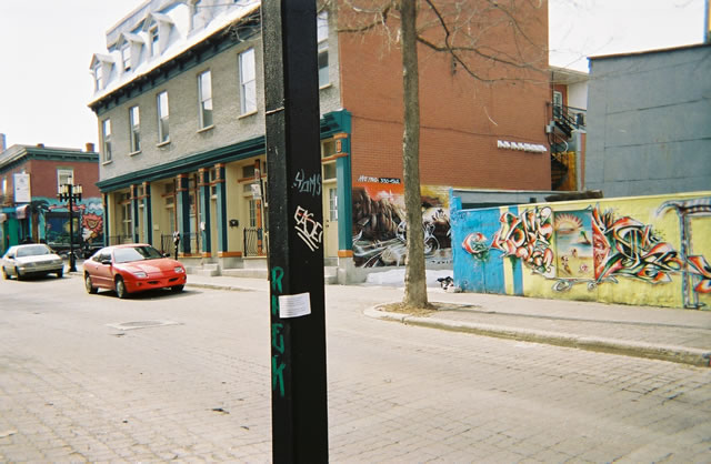 Implementation sticker in Montreal