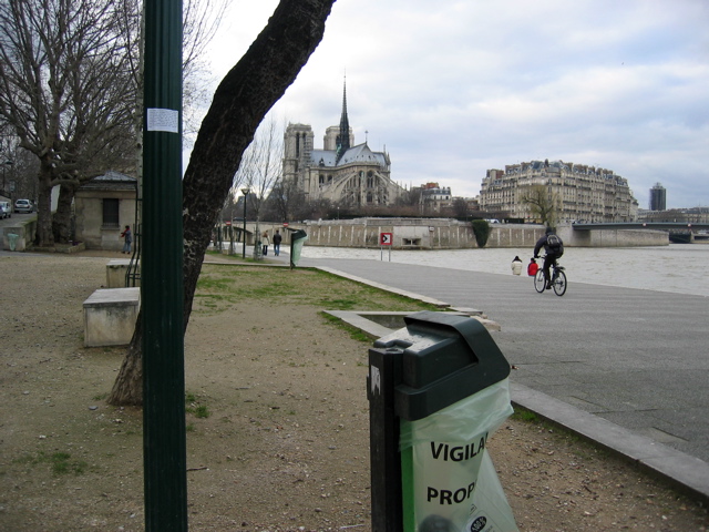 Implementation sticker in Paris